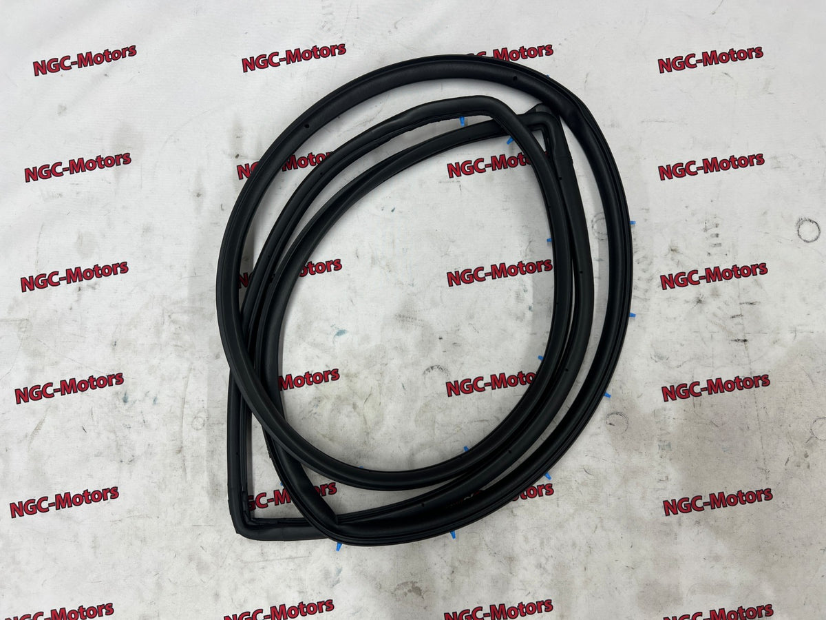 84661-65J00-000 Suzuki Weatherstrip,rr dr opng,r 8466165J00000, New Genuine OEM