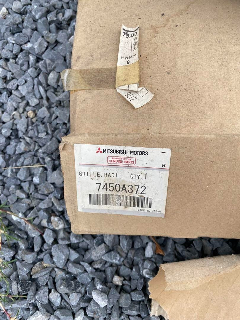 648136
