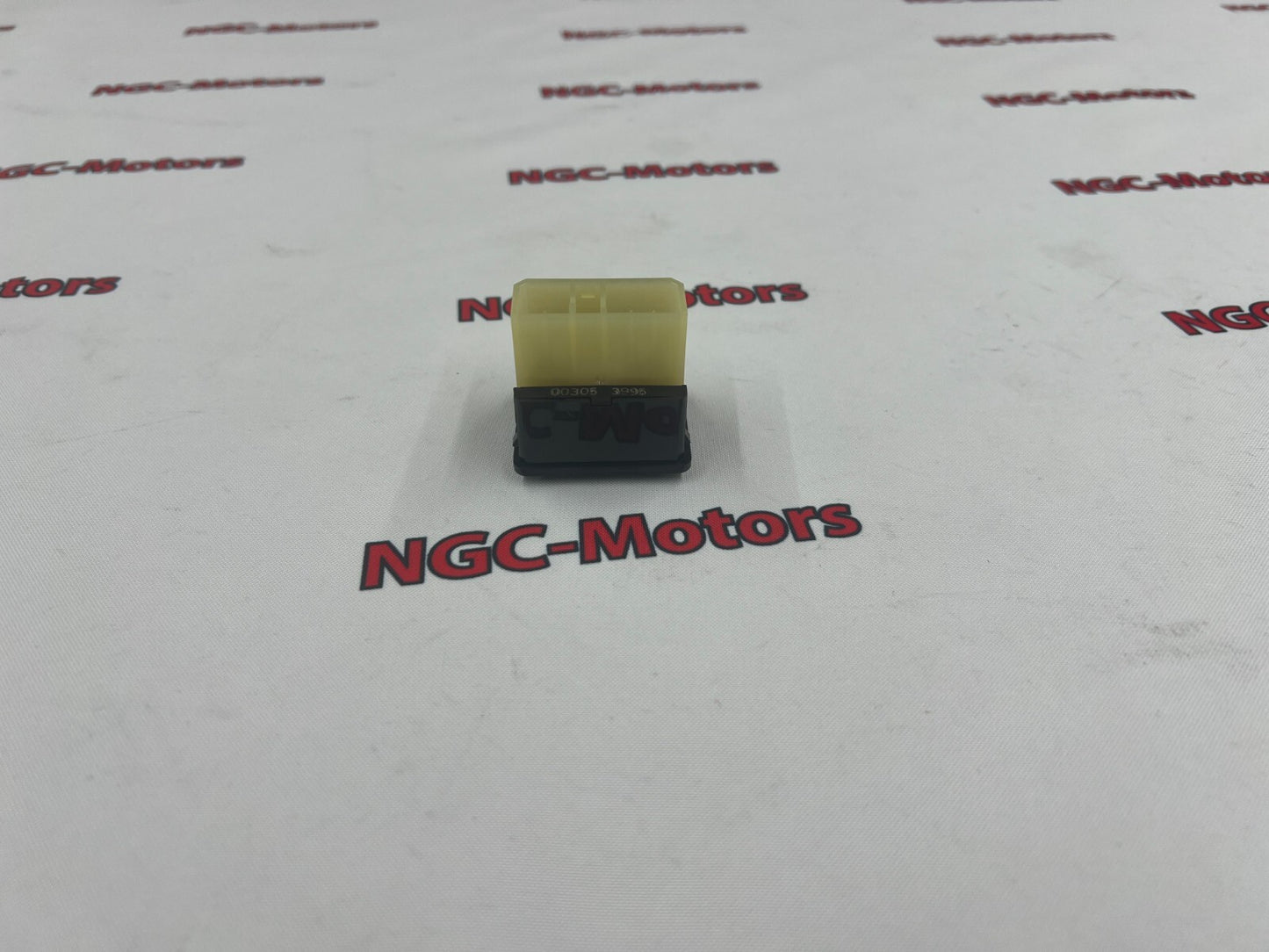 648041