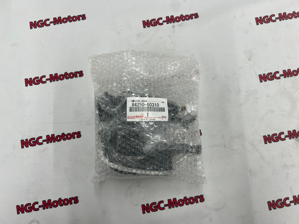 TOYOTA Land Cruiser URJ202 Steering Pad Switch Assy Genuine 84250-60310