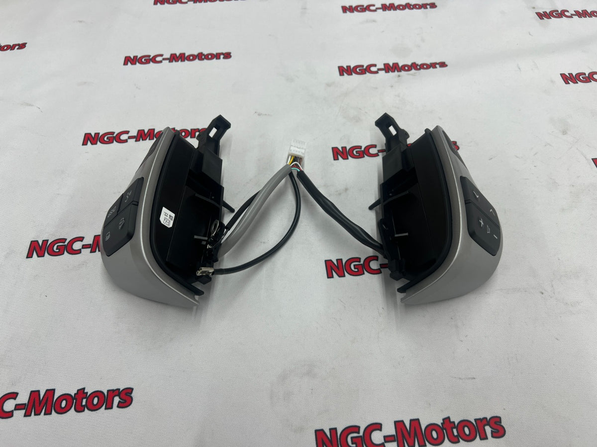 TOYOTA Land Cruiser URJ202 Steering Pad Switch Assy Genuine 84250-60310
