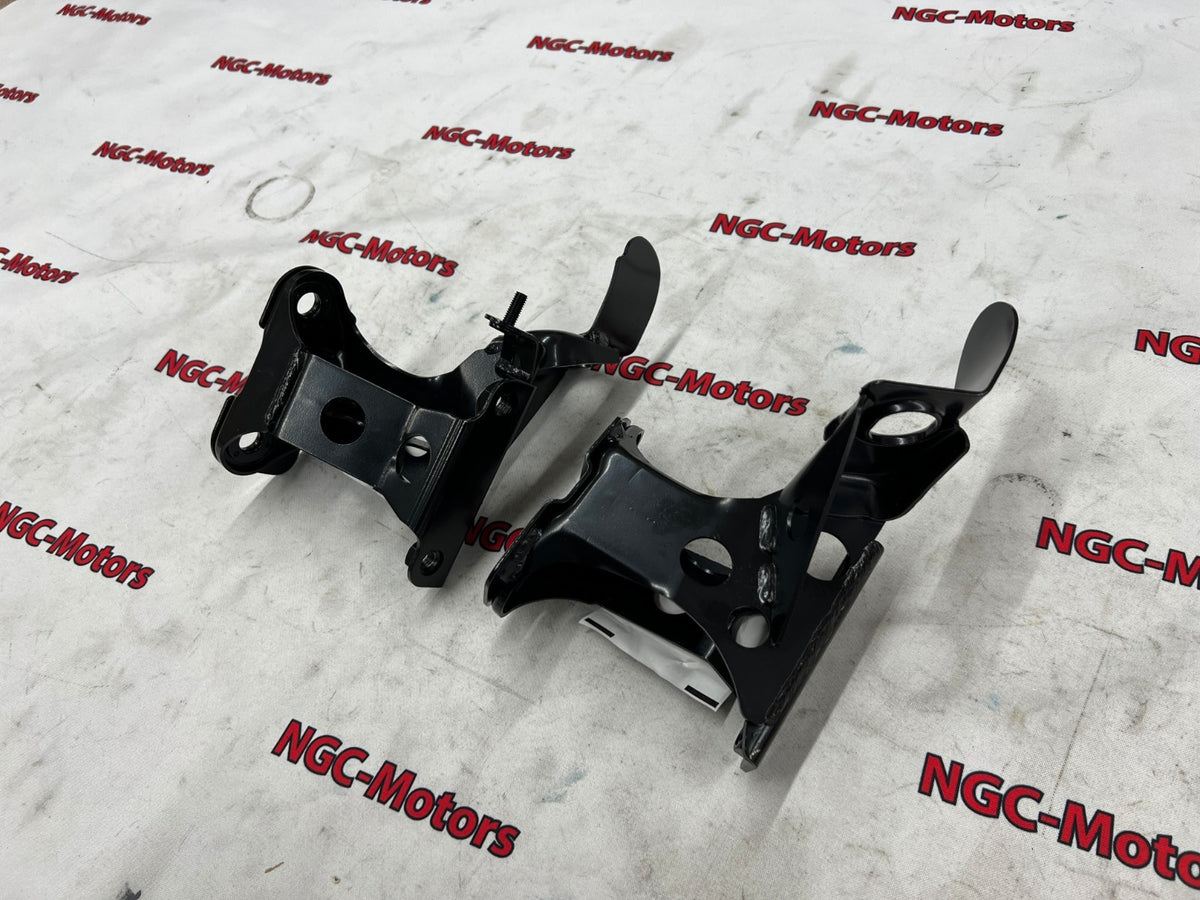 Mazda Genuine RX-7 FD3S Front Stabilizer Bracket Left & Right FD01-34-180E /160F