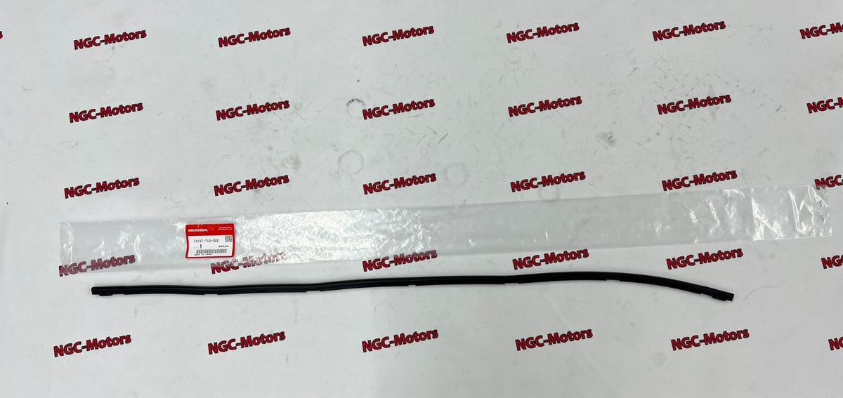 OEM GENUINE HONDA ACCORD DBE-CU2 SEAL CENTER HOOD 74147-TL0-G00