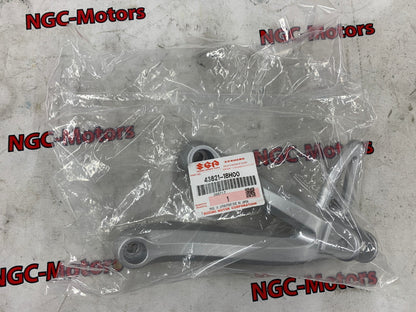 43821-18H00-000 Suzuki Bracket,pillion footrest,l 4382118H00000, New Genuine OEM