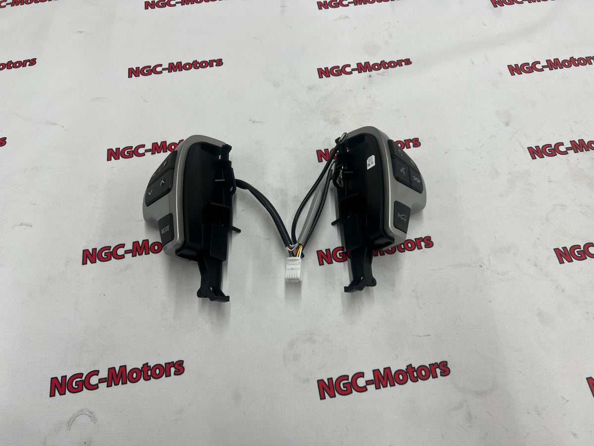 TOYOTA Land Cruiser URJ202 Steering Pad Switch Assy Genuine 84250-60310