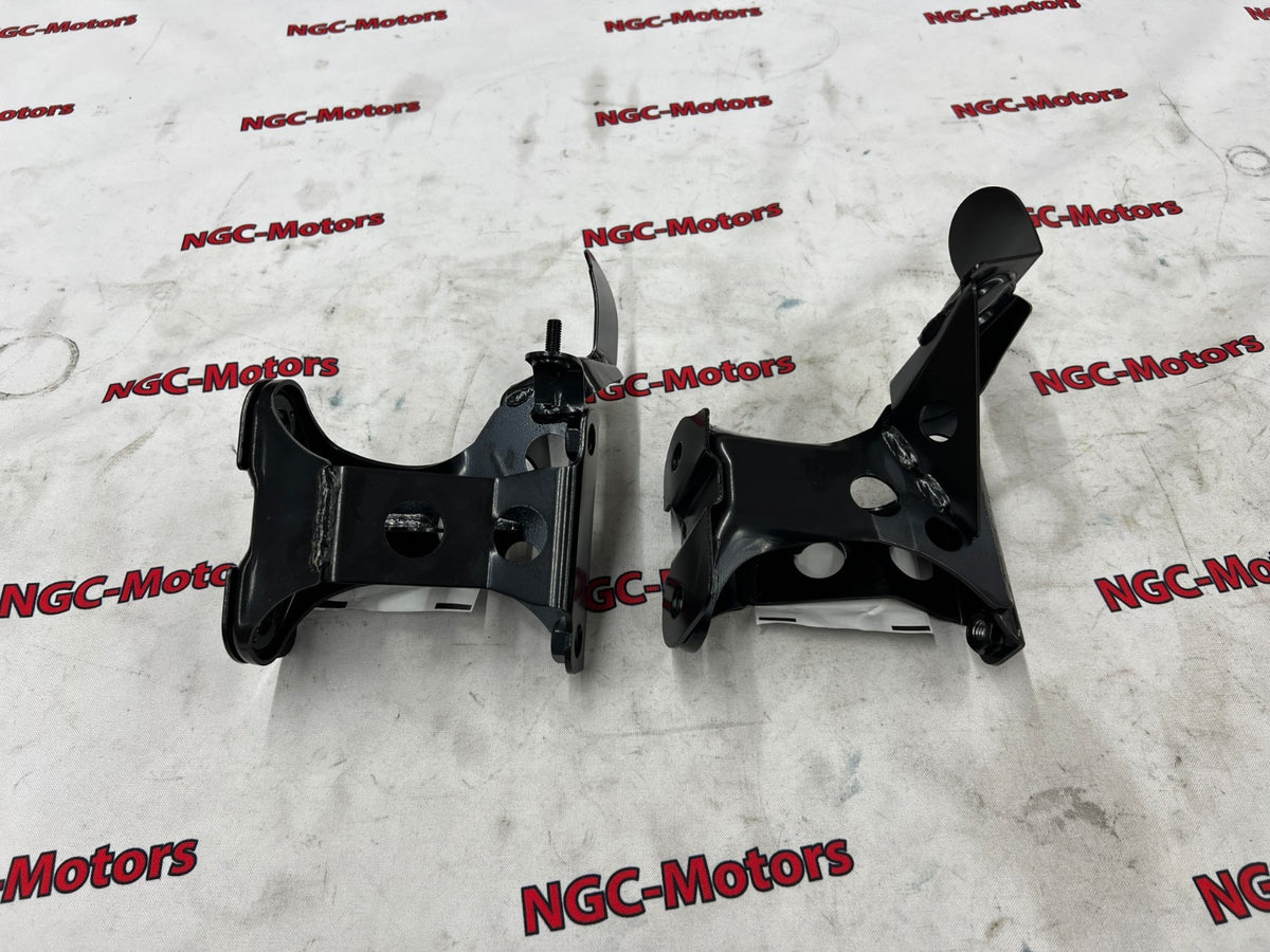 Mazda Genuine RX-7 FD3S Front Stabilizer Bracket Left & Right FD01-34-180E /160F
