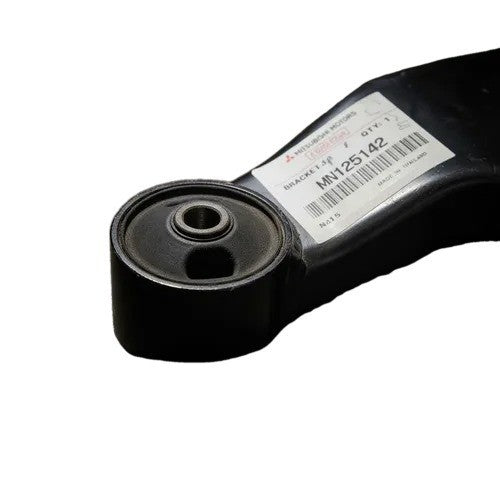 New Genuine Mitsubishi Front Right Differential Mounting Bracket MN125142 OEM1
