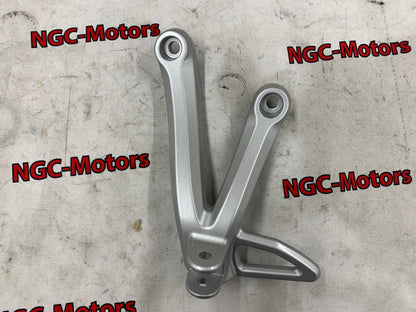 43821-18H00-000 Suzuki Bracket,pillion footrest,l 4382118H00000, New Genuine OEM