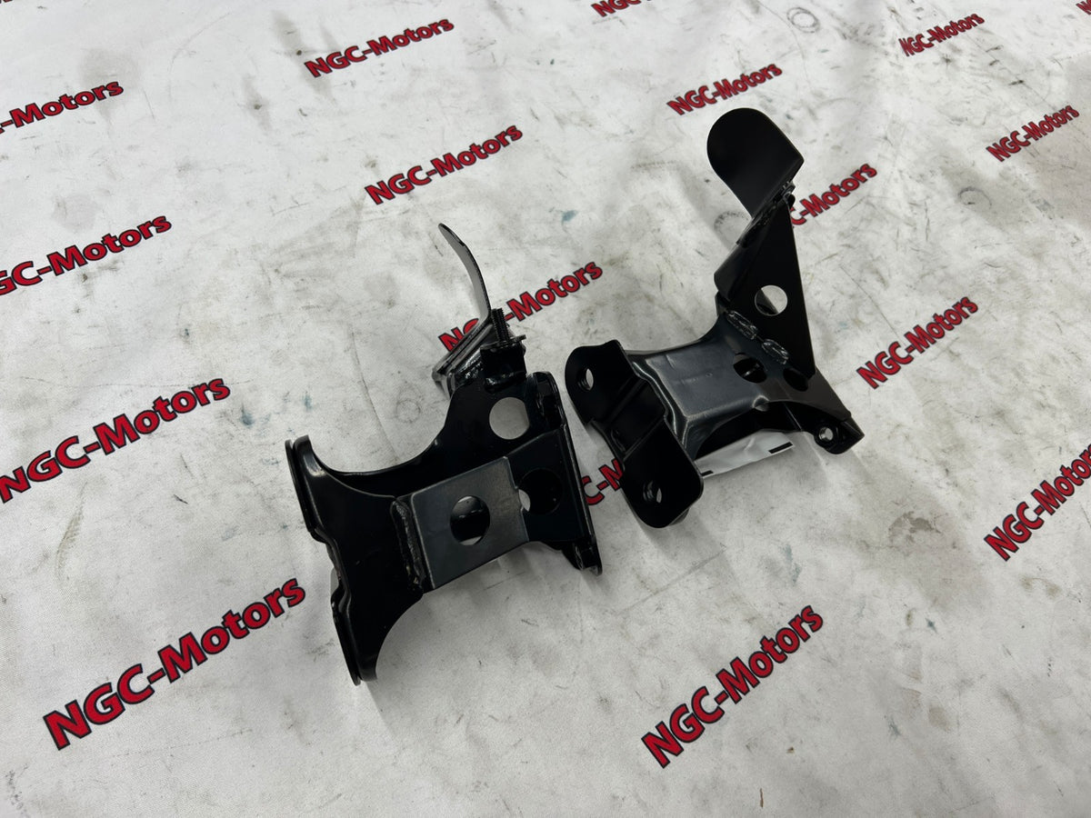 Mazda Genuine RX-7 FD3S Front Stabilizer Bracket Left & Right FD01-34-180E /160F