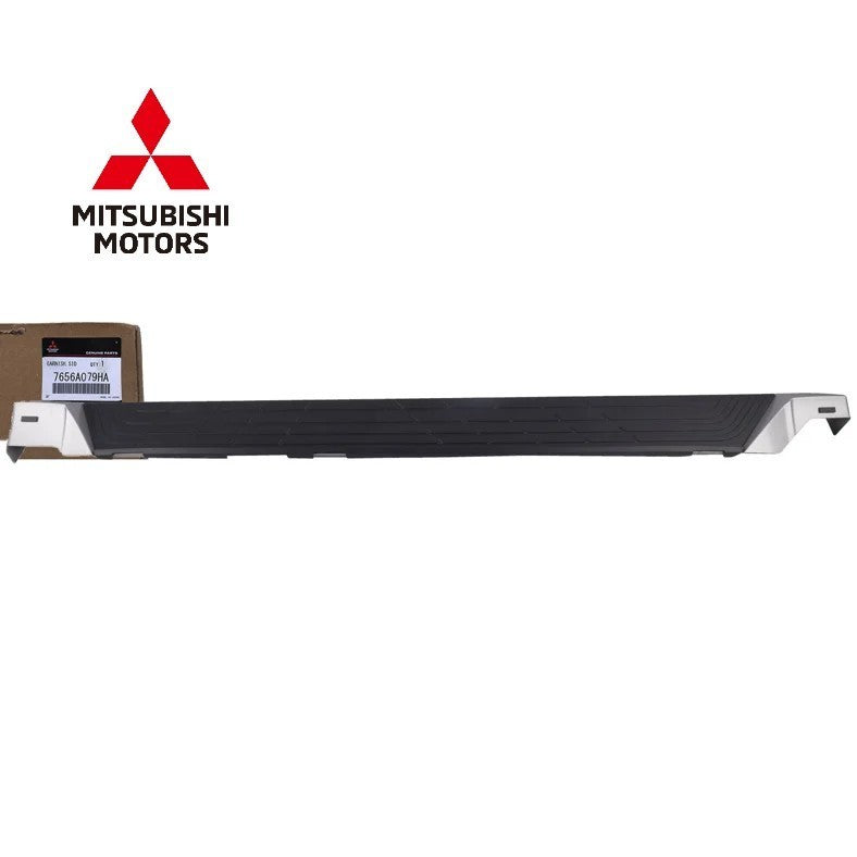 New Genuine Mitsubishi Pajero Montero Side Step Garnish LH 7656A079HA0
