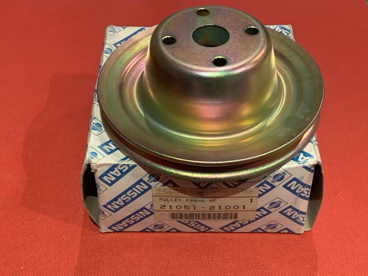 OEM Genuine Nissan Fan & Water Pump Pulley Datsun Truck Silvia 21051-21001 NEW0