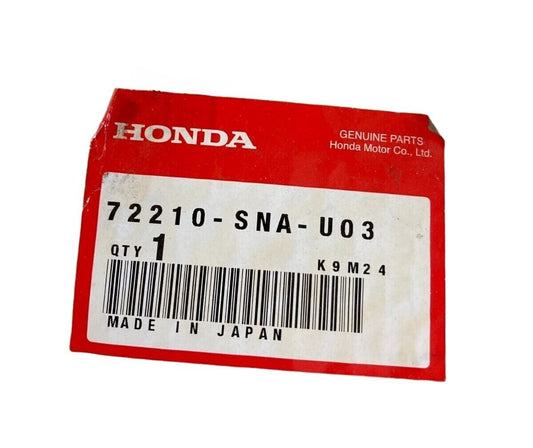 648700