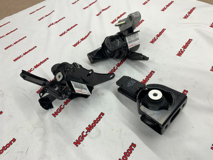 OEM TOYOTA Genuine INSULATOR, ENGINE MOUNTING SUB-ASSY,RH LH FRONT Voxy Noah