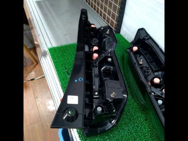 No Ballast JDM RHD Honda (HONDA) N-BOX custom / JF 3 Genuine tail lens6