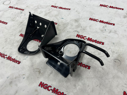 TOYOTA Land Cruiser PRADO 95 BRACKET BODY REAR LR SET MOUNTING Genuine