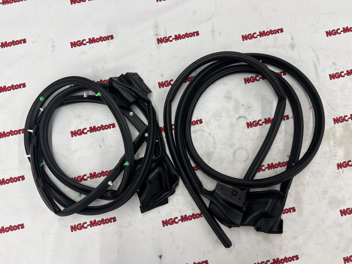 SUBARU FORESTER SG5 2003-2008 Genuine Front Door Weather Strip RH & LH Set OEM