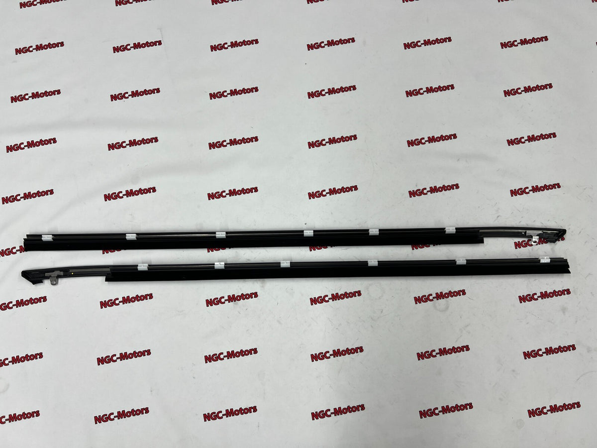Genuine HONDA 72450-SH3-003 72410-SH3-003 Front Door Window Molding L&R OEM