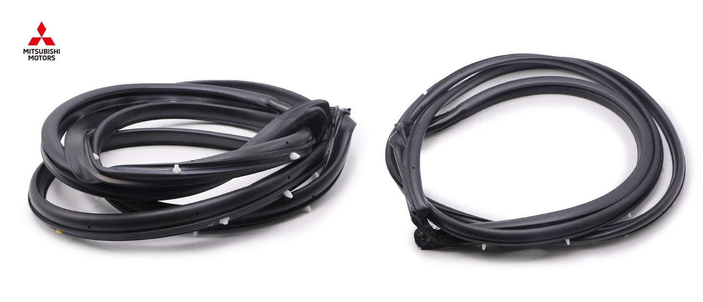 Genuine Mitsubishi RR Door Outer Opening Weatherstrip L＆R Set MN136737 MN1367380