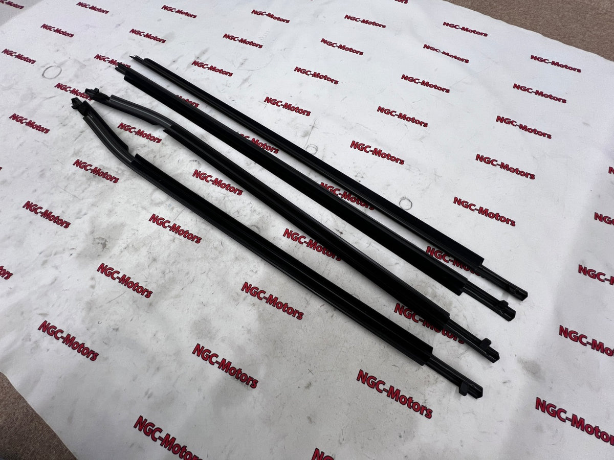 Toyota MOULDING ASSY, FRONT REAR DOOR BELT, RH LH set for AURIS Genuine OEM