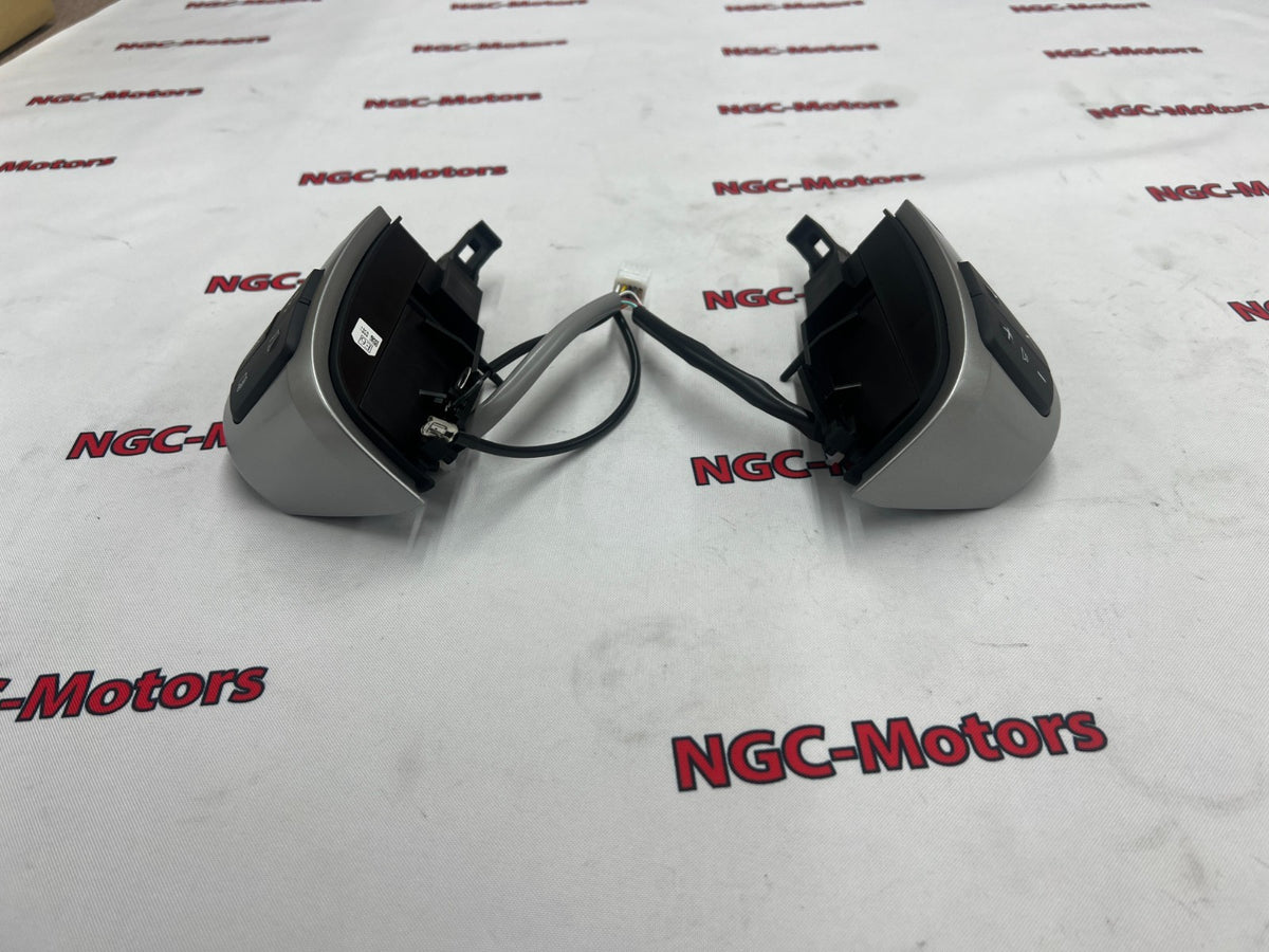 TOYOTA Land Cruiser URJ202 Steering Pad Switch Assy Genuine 84250-60310