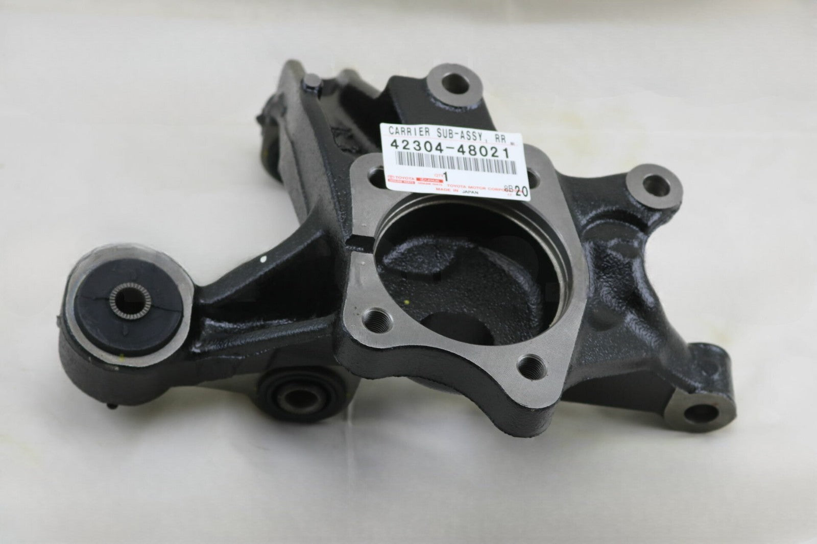 OEM Genuine Toyota CARRIER SUB-ASSY REAR AXLE RH Lexus  Harrier 42304-48021 NEW0