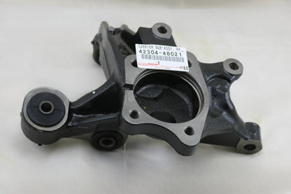 OEM Genuine Toyota CARRIER SUB-ASSY REAR AXLE RH Lexus  Harrier 42304-48021 NEW0
