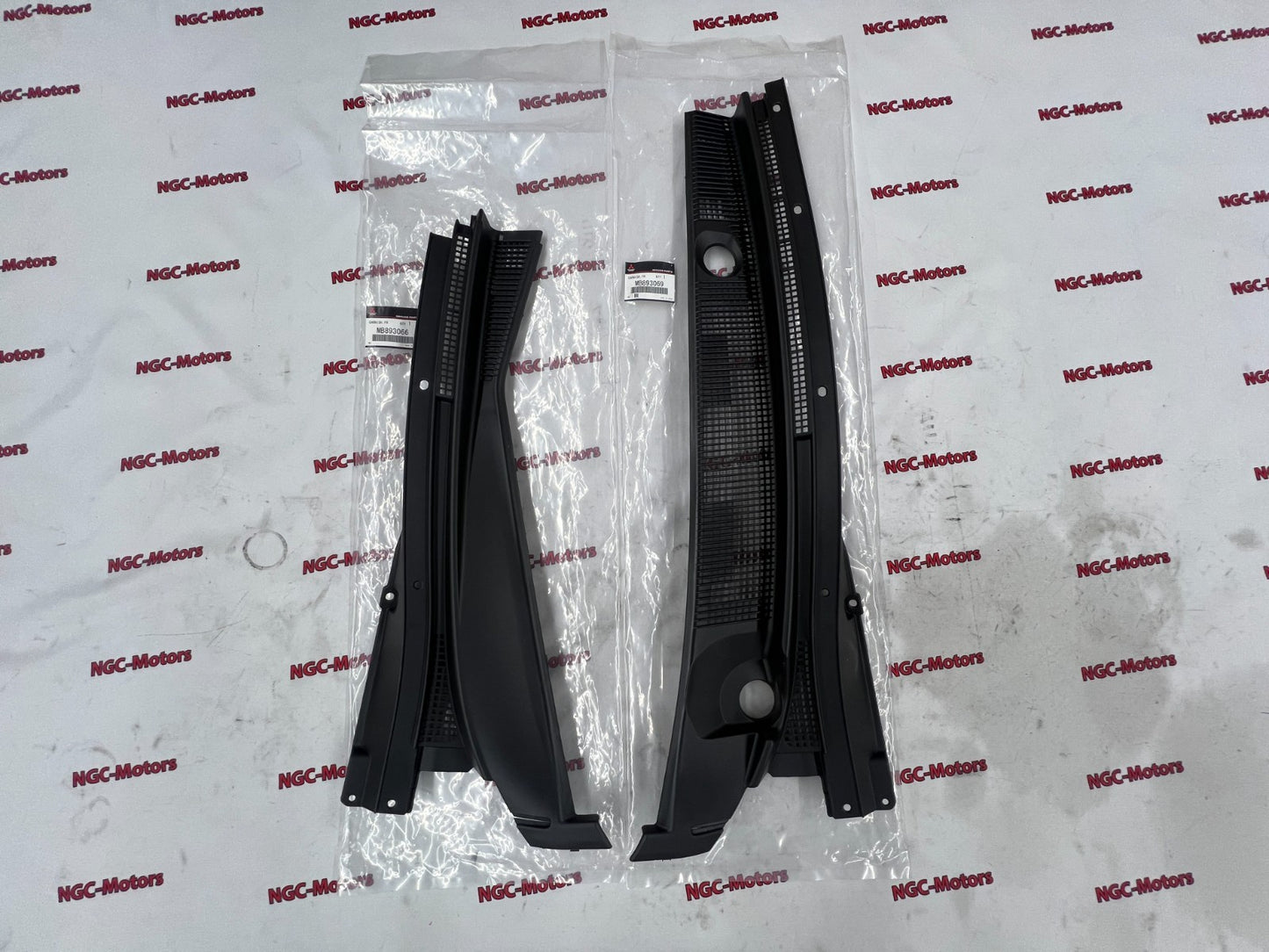 Mitsubishi Front Windshield Cowl Side Garnish LH RH Set MB893066 MB893069 OEM0