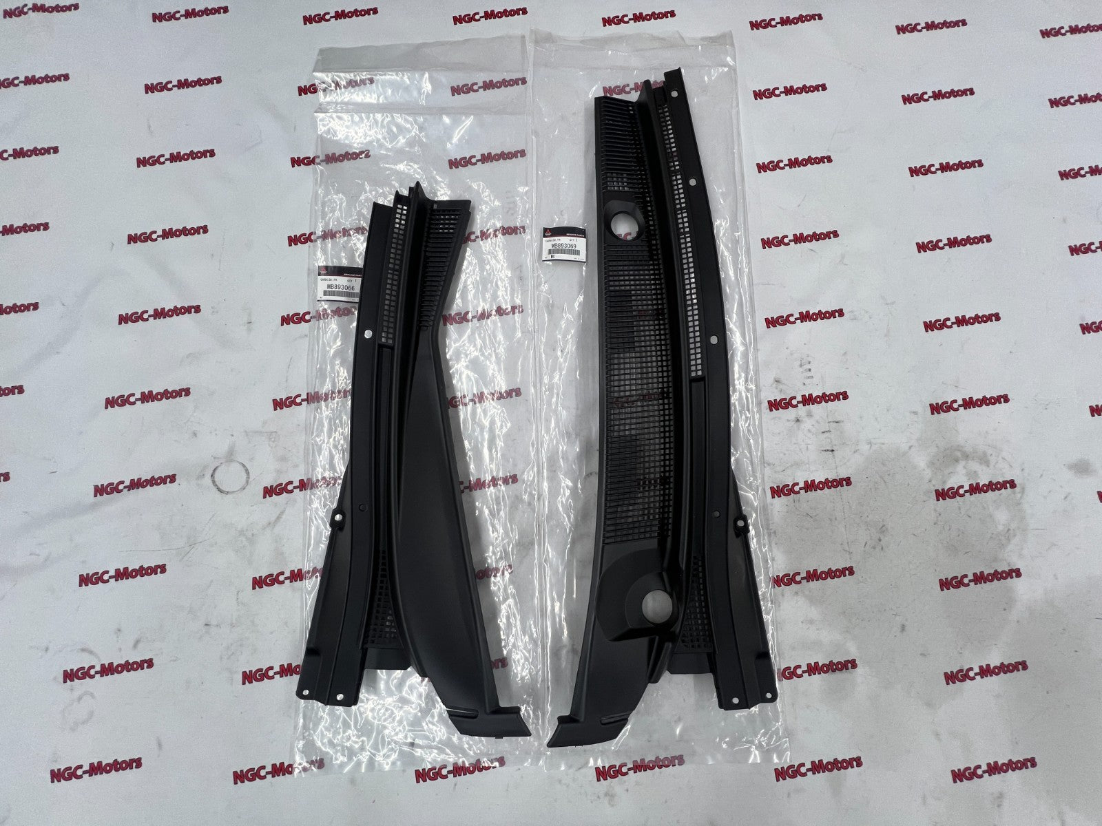 Mitsubishi Front Windshield Cowl Side Garnish LH RH Set MB893066 MB893069 OEM0