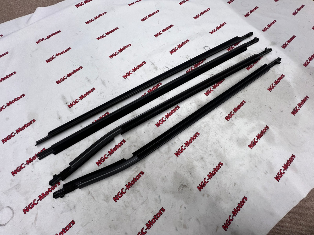 Toyota MOULDING ASSY, FRONT REAR DOOR BELT, RH LH set for AURIS Genuine OEM