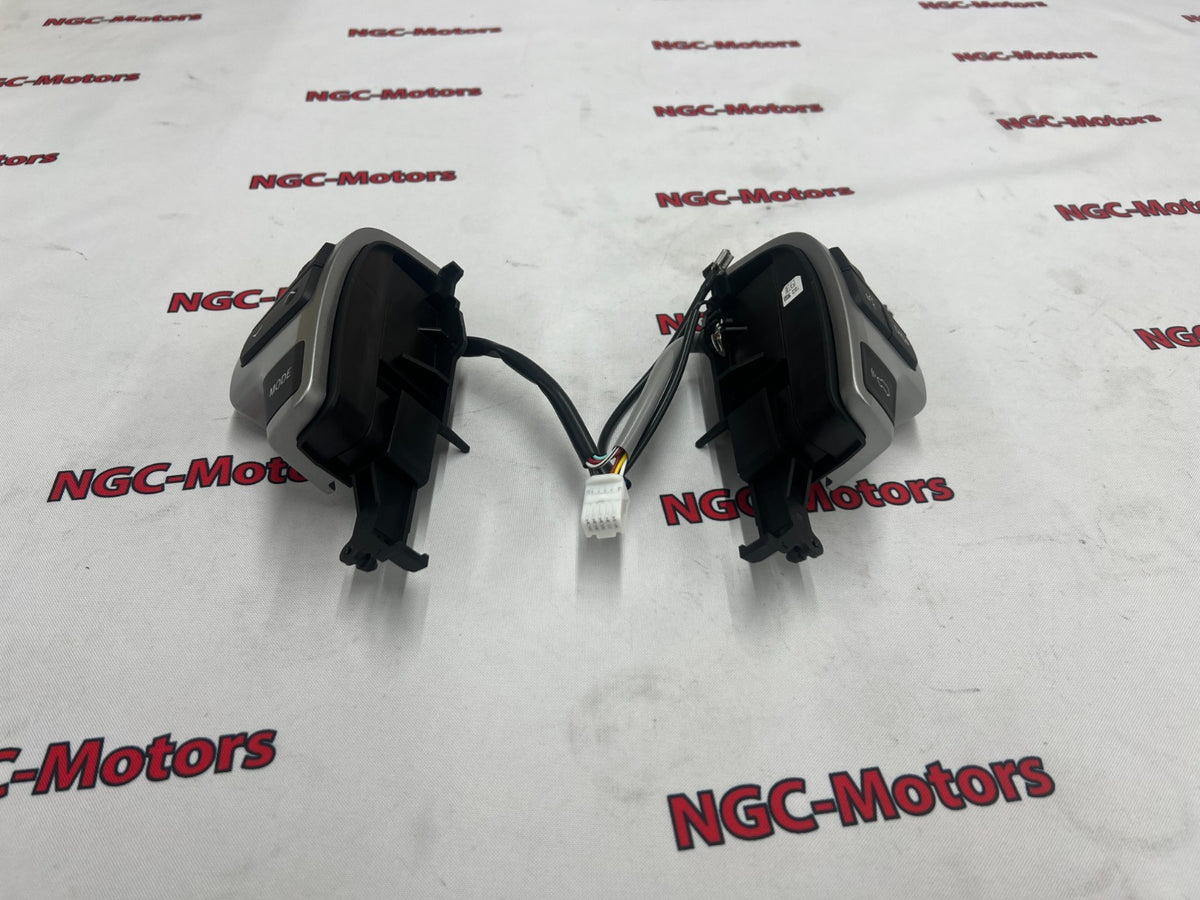 TOYOTA Land Cruiser URJ202 Steering Pad Switch Assy Genuine 84250-60310