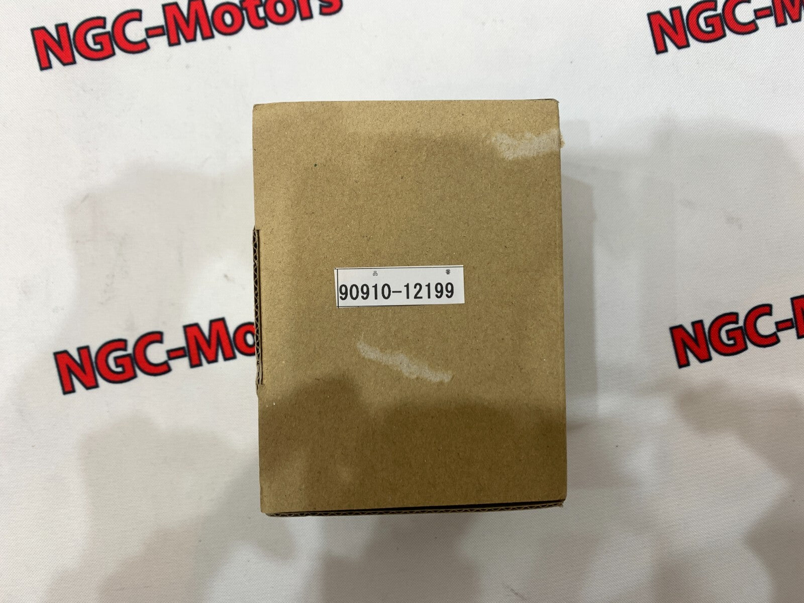 648816