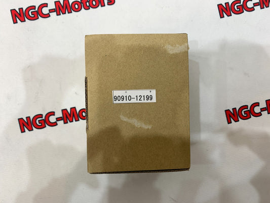 648816