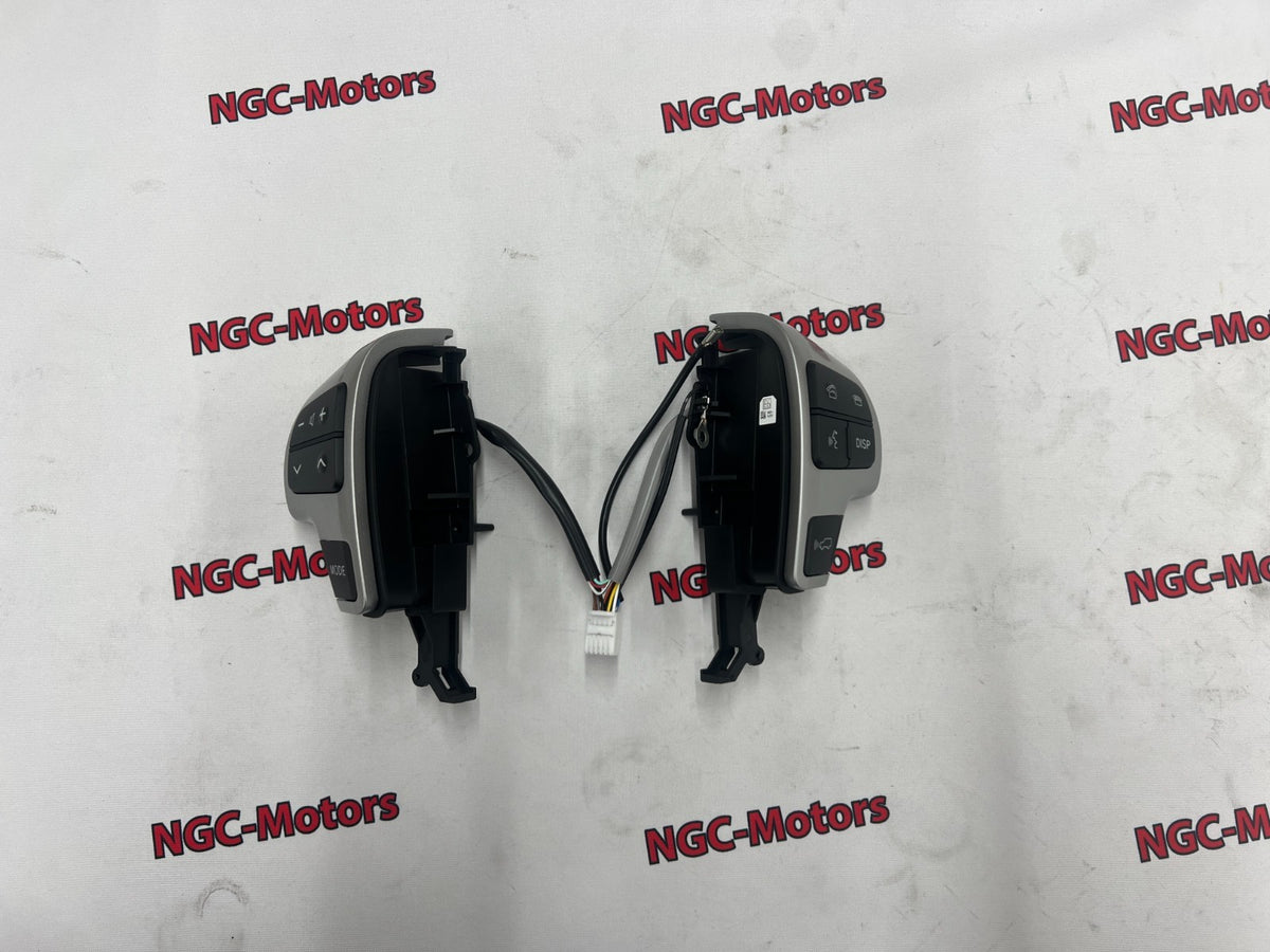 TOYOTA Land Cruiser URJ202 Steering Pad Switch Assy Genuine 84250-60310
