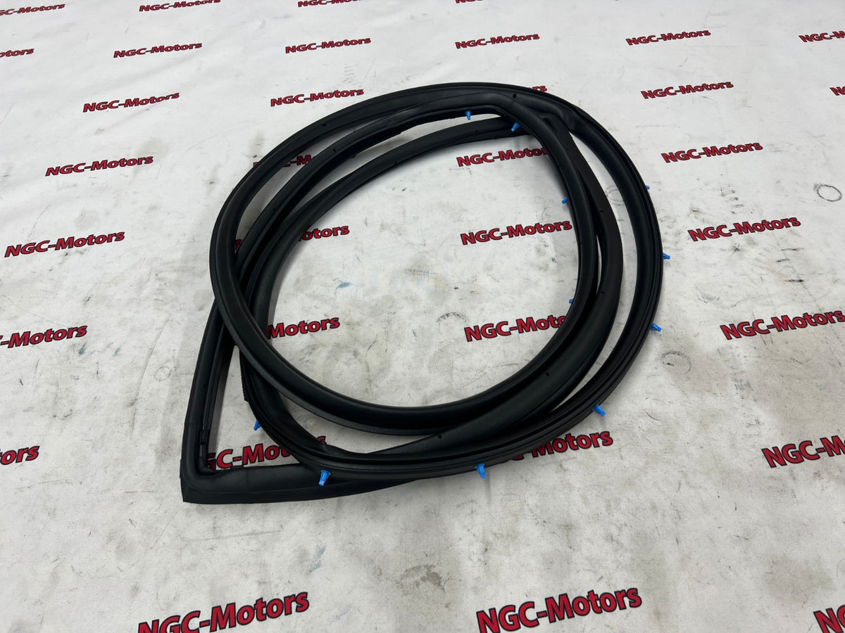 84661-65J00-000 Suzuki Weatherstrip,rr dr opng,r 8466165J00000, New Genuine OEM 