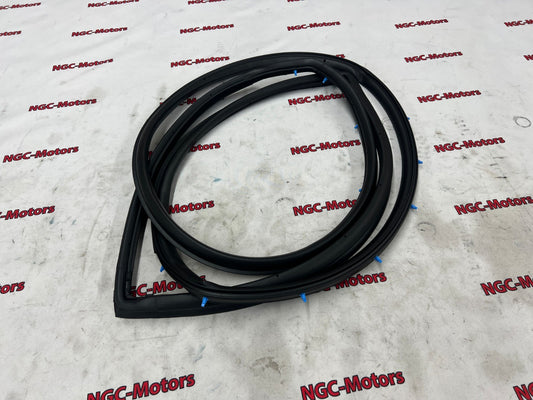 84661-65J00-000 Suzuki Weatherstrip,rr dr opng,r 8466165J00000, New Genuine OEM 