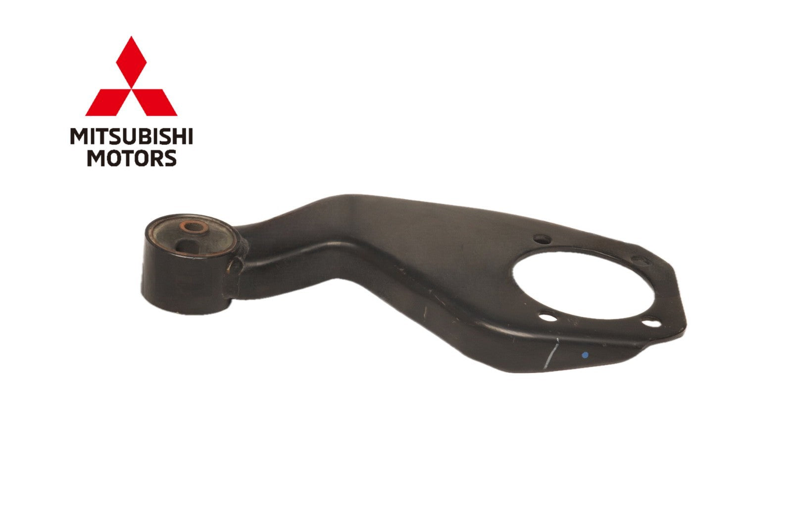 New Genuine Mitsubishi Front Right Differential Mounting Bracket MN125142 OEM0